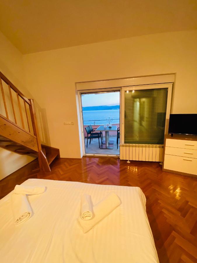 Apartments La Mer Novi Vinodolski Esterno foto
